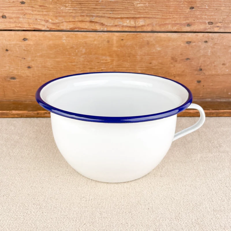 Pot de chambre en émail blanc liseré bleu