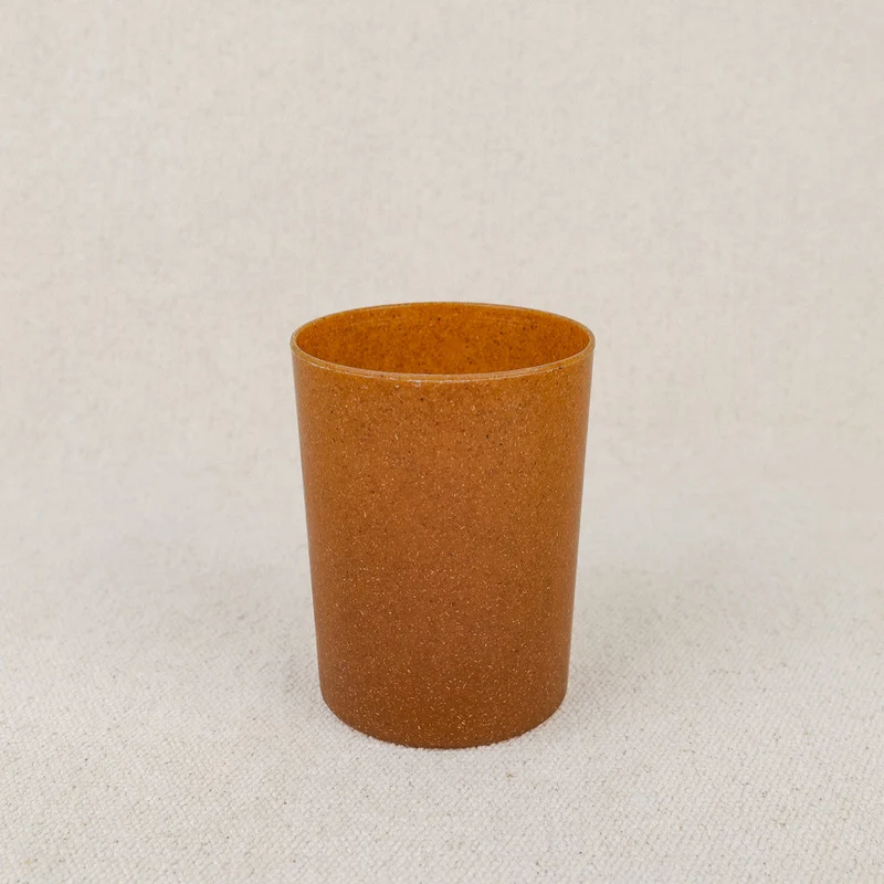 Gobelet en bois d'épicéa liquide
